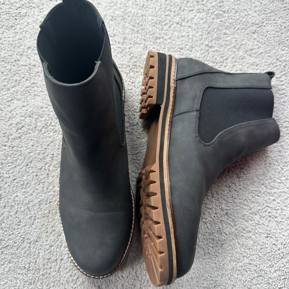 Black Women's Chukka Boots with Lug Sole